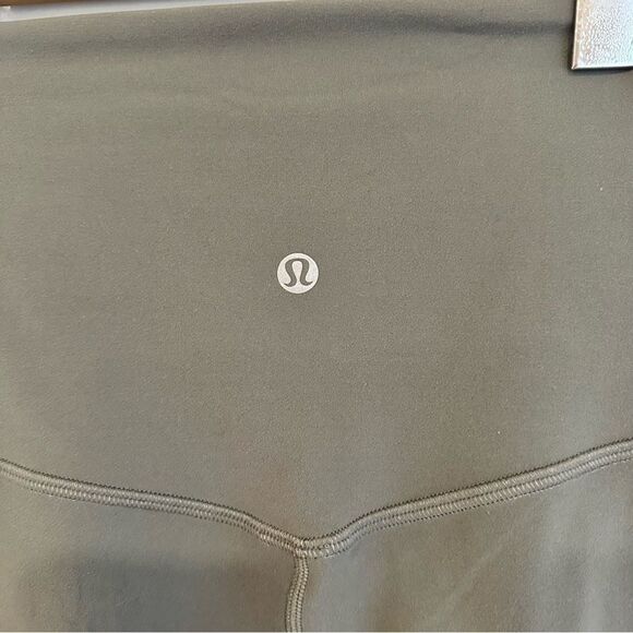 Lululemon Align Super-High-Rise Short 10"Grey Sage Size 2 - Picture 6 of 8